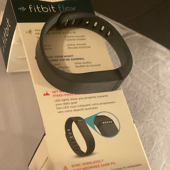 New Fitbit band 🎁 free  gift - Picture 2 of 2